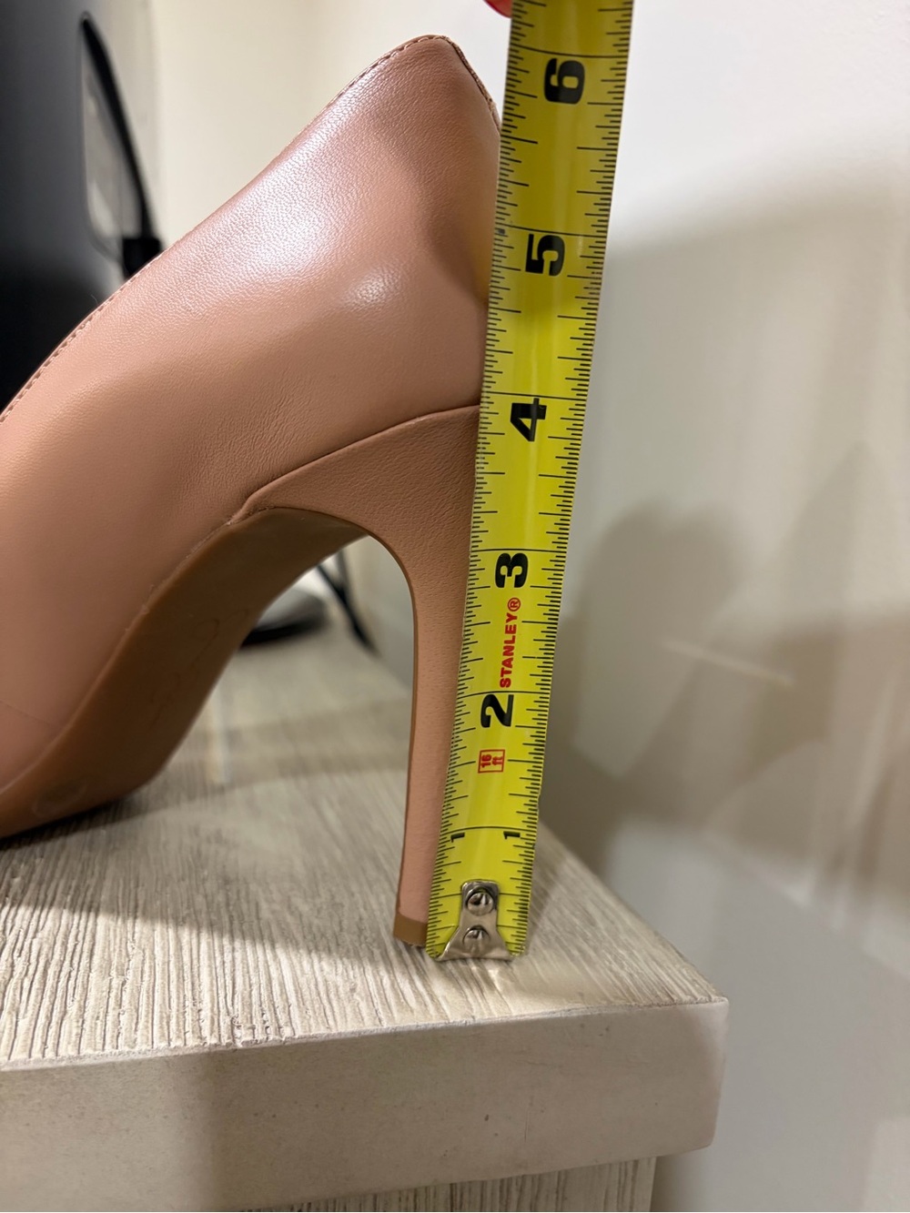 Like new! Classic Pointed-Toe High Heel Pumps in Nude - Picture 12 of 12